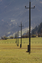 Strommasten alt mit Teer beschichtet